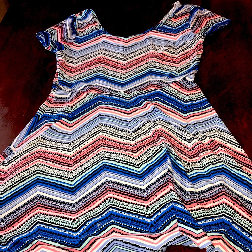 Short sleeve dress different colored